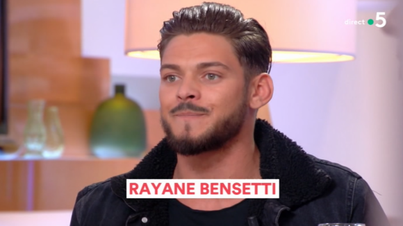 Rayane Bensetti, venu présenter son film "Let's Dance", raconte sur le plateau de "C à vous" (France 5) avoir vécu des années de galère avant le succès.