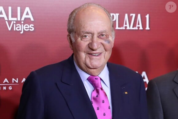 Le roi Juan Carlos Ier d'Espagne, marqué au visage en raison d'une récente intervention chirurgicale, assistait le 22 mars 2019 au gala de présentation de la prochaine Feria de San Isidro, aux arènes de Las Ventas à Madrid.