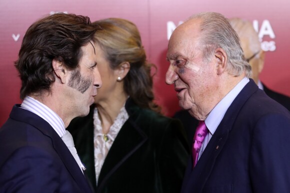 Le roi Juan Carlos Ier d'Espagne, ici face au matador Juan José Padilla, assistait le 22 mars 2019 en compagnie de sa fille l'infante Elena au gala de présentation de la prochaine Feria de San Isidro, aux arènes de Las Ventas à Madrid. 
