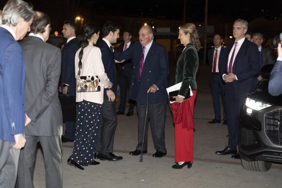Le roi Juan Carlos Ier d'Espagne, marqué au visage en raison d'une récente intervention chirurgicale, a retrouvé le 22 mars 2019 ses petits-enfants Felipe et Victoria Federica, avec leur mère l'infante Elena, au gala de présentation de la prochaine Feria de San Isidro, aux arènes de Las Ventas à Madrid.