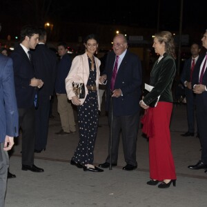 Le roi Juan Carlos Ier d'Espagne, marqué au visage en raison d'une récente intervention chirurgicale, a retrouvé le 22 mars 2019 ses petits-enfants Felipe et Victoria Federica, avec leur mère l'infante Elena, au gala de présentation de la prochaine Feria de San Isidro, aux arènes de Las Ventas à Madrid.