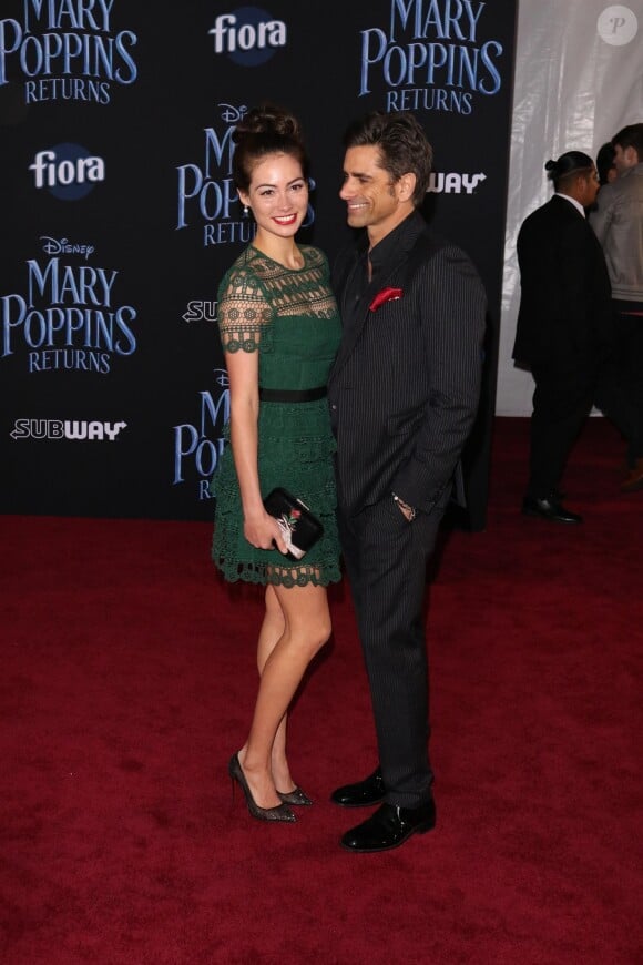 John Stamos and Caitlin McHugh à la première de "Mary Poppins Returns" au Dolby Theatre à Los Angeles, le 29 novembre 2018.
