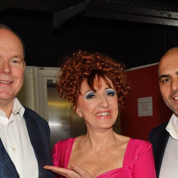 Exclusif - Le prince Albert II de Monaco avec Noelle Perna (Mado la Niçoise) et Salim Zeghdar (directeur de Monaco Live Productions) en marge de la représentation du spectacle Certifié Mado dans le cadre des 14e Sérénissimes de l'Humour au Grimaldi Forum, à Monaco, le 22 mars 2019. © Bruno Bebert/Bestimage