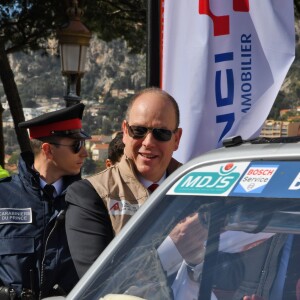 Le prince Albert II de Monaco a donné le départ de la 29ème édition du Rallye Aïcha des Gazelles catégorie E-Gazelle VINCI Immobilier sur la Place du Palais de Monaco le 16 mars 2019, quelques heures avant le départ officiel depuis la Promenade des Anglais à Nice. Le Rallye Aïcha des Gazelles du Maroc est le seul Rallye-Raid hors-piste 100% féminin au monde. © Bruno Bebert / Bestimage