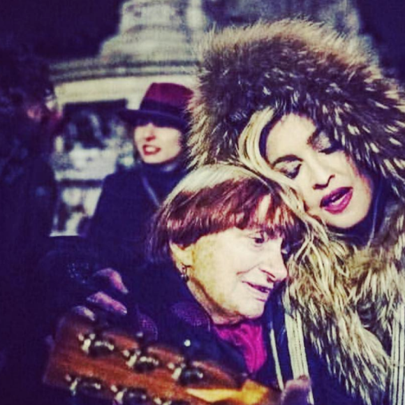 Agnès Varda et Madonna, place de la République à Paris le 9 décembre 2015.