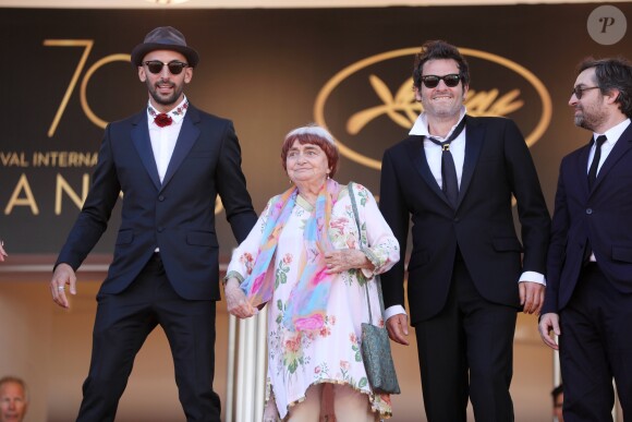 L'artiste JR, Agnès Varda et Matthieu Chedid (Le chanteur M) - Montée des marches du film "Visages, Villages" lors du 70e Festival International du Film de Cannes. Le 19 mai 2017. © Borde-Jacovides-Moreau/Bestimage