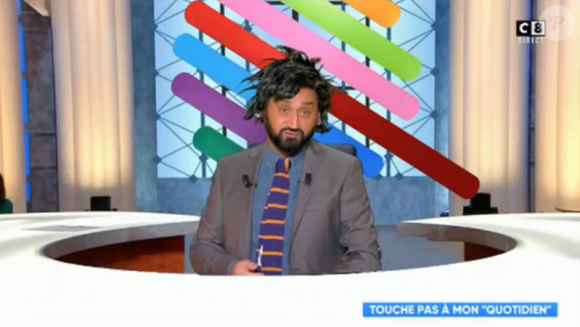 Cyril Hanouna déguisé en Yann Barthès dans "Touche pas à mon poste" le 1er avril 2019.