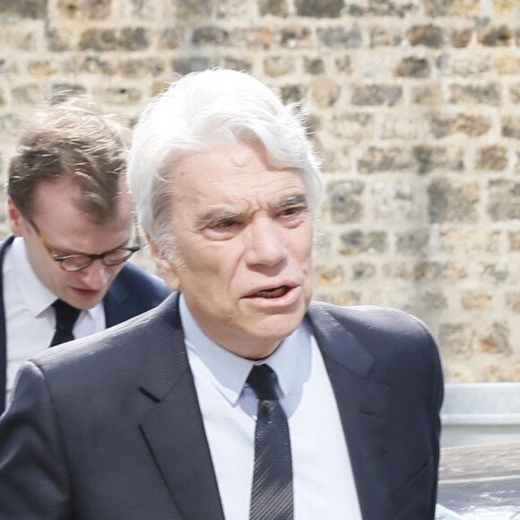 Bernard Tapie arrive au tribunal accompagné par son avocat Hervé Témime à Paris le 1er avril 2019.