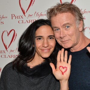 Franck Dubosc et sa femme Danièle - Goûter du Coeur du prix Clarins pour l'enfance organisé par Clarins, à l'hôtel Plaza Athénée à Paris, France, le 14 février 2018. Clarins poursuit son engagement de solidarité auprès des enfants et lance un nouveau produit "partage" en édition limitée. C'est autour du président du Conseil de Surveillance du Groupe Clarins, que de nombreuses personnalités sont venues découvrir ce nouveau produit "partage" signe de générosité. Tous ont partagé un merveilleux goûter sur le thème du coeur et s'adonner aux joies du patinage sur la splendide patinoire de 100 m2 située dans la cour intérieure du célèbre palace parisien! © Veeren/Bestimage