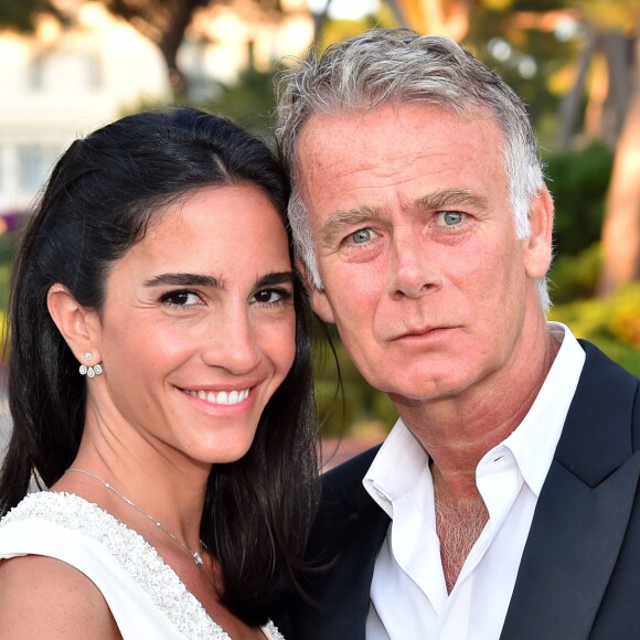 Exclusif - Franck Dubosc, l'acteur et humoriste français, et son épouse, Danièle, portant une parure de bijoux signée Messika, durant le 5eme gala annuel de l'unité d'Antibes Juan les Pins, Vallauris, Golfe Juan, de la Croix Rouge française dans le cadre du prestigieux hôtel Eden Roc au Cap d'Antibes, le 10 juin 2017. Plus de 240 convives auront répondu présents à l'invitation de la présidente de l'unité locale M Roman. Les fonds récoltés pendant cette soirée, seront dédiés aux actions sur le terrain au quotidien (centre de santé, aide alimentaire, samu social, insertion professionnelle des jeunes, formations aux premiers secours) ainsi que à l'achat de matériel d'urgence et de secours. Une sculpture "Bonbon", a été offerte par l'artiste L Jenkell, pour la vente aux enchères. Le parrain de cette soirée, cette année, est l'acteur F Dubosc, qui a pris le temps d'être présent et disponible et qui n'a pas hésité à proposer un lot supplémentaire pour la tombola, ses enfants pendant une semaine, histoire de... Une partie des dons collectés pendant la soirée de Gala sera dédiée à une action en faveur des enfants et familles victimes de l'attentat du 14 juillet de Nice. © Bruno Bébert/Bestimage