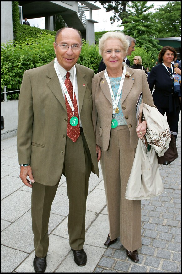 Serge et Nicole Dassault au tournoi de Roland-Garros, le 5 juin 2005. 