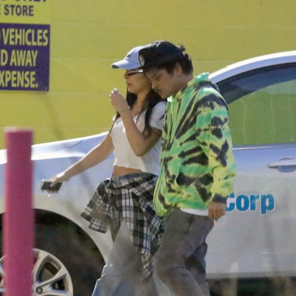 Exclusif - Bruno Mars et sa compagne Jessica Caban font du shopping à Los Angeles, le 1er avril 2019.