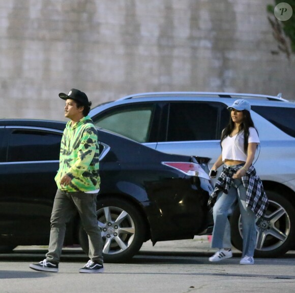 Exclusif - Bruno Mars et sa compagne Jessica Caban font du shopping à Los Angeles, le 1er avril 2019.