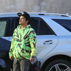 Exclusif - Bruno Mars et sa compagne Jessica Caban font du shopping à Los Angeles, le 1er avril 2019.