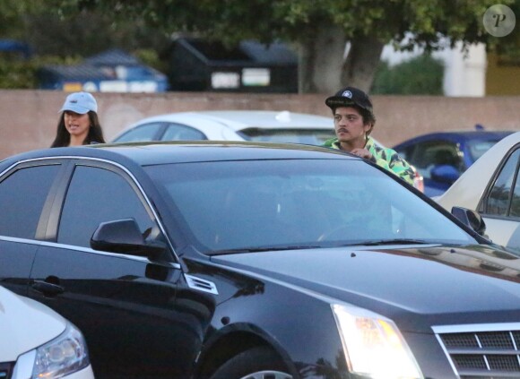 Exclusif - Bruno Mars et sa compagne Jessica Caban font du shopping à Los Angeles, le 1er avril 2019.