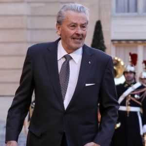 Alain Delon - Arrivées au dîner d'état en l'honneur du président de la république de Chine X.Jinping au Palais de L'Elysée, Paris, le 25 mars 2019. ©Stéphane Lemouton / BestImage