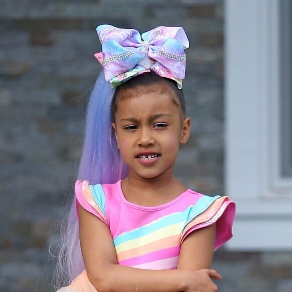 Exclusif - Kim Kardashian récupère sa fille North West chez la YouTubeuse Jojo Siwa à Los Angeles. Le 27 mars 2019.