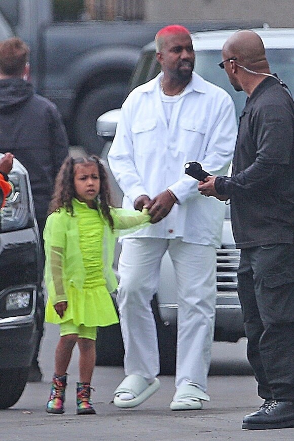 Exclusif - Kanye West accompagne sa fille North West ainsi que Penelope, Mason et Reign, les enfants de sa belle soeur Kourtney Kardashian, à la messe dominicale à Calabasas, le 3 mars 2019.