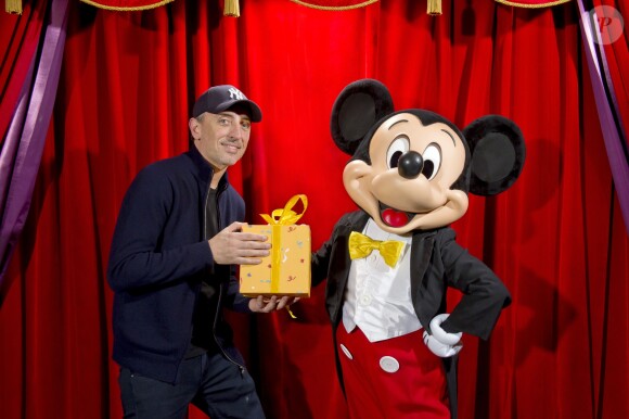 Gad Elmaleh prêt pour la grande fête de Mickey à Disneyland Paris ! le 1er novembre 2018. © Disneyland Paris via Bestimage