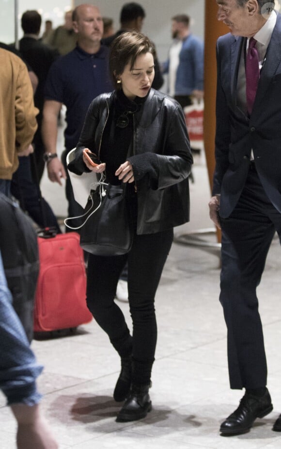 Exclusif - Emilia Clarke, l'actrice star de Game of thrones, arrive à l'aéroport Heathrow, Londres, le 7 avril 2019.