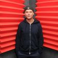 Le DJ Avicii sur Radio Y-100 à Fort Lauderdale le 12 février 2016. Le DJ suédois Tim Bergling, alias Avicii, connu pour son tube Wake Me Up est mort à l'âge de 28 ans à Mascate (sultanat d'Oman), annonce son agent, vendredi 20 avril. "C'est avec une profonde tristesse que nous annonçons la perte de Tim Bergling, également connu sous le nom d'Avicii, qui a été retrouvé mort à Muscat, Oman, vendredi 20 avril, heure locale. La famille est dévastée. Nous demandons à chacun de respecter son besoin de protection de la vie privée en cette période difficile, aucune autre déclaration ne sera faite", écrit-il dans un communiqué.