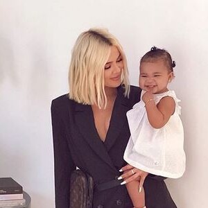 Khloé Kardashian et sa fille True. Mars 2019.
