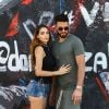 Exclusif - Nabilla Benattia et son compagnon Thomas Vergara s'embrassent et posent en couple contre des murs tagués pour un photoshoot à Miami, le 13 mars 2018