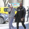 Faisant fi des nombreuses rumeurs concernant leur rupture, Katie Holmes et Jamie Foxx se promènent main dans la main et se sourient amoureusement dans les rues ensoleillées de New York. Katie porte une marinière blanche et bleue, un pantalon de jogging oversize gris, de larges lunettes de soleil, une casquette, un sac banane et une paire de baskets All Stars Adidas. Jamie porte un sweatshirt noir Dsquared2, un pantalon noir, une paire de baskets blanches, une longue veste bi-matière bleue marine et noire, une large montre dorée et une fine chaine en or ainsi que des lunettes de soleil. New York, le 16 avril 2019.