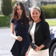 Meghan Markle et sa mère Doria Ragland arrivent à l'hôtel Cliveden House près de Windsor à la veille du Mariage du prince Harry et de Meghan Markle à Taplow le 18 mai 2018.