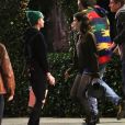 Exclusif - Kristen Stewart et Emma Roberts dansent dans la rue après un dîner avec des amis au restaurant "El Compadre" à Los Angeles, le 20 avril 2019.