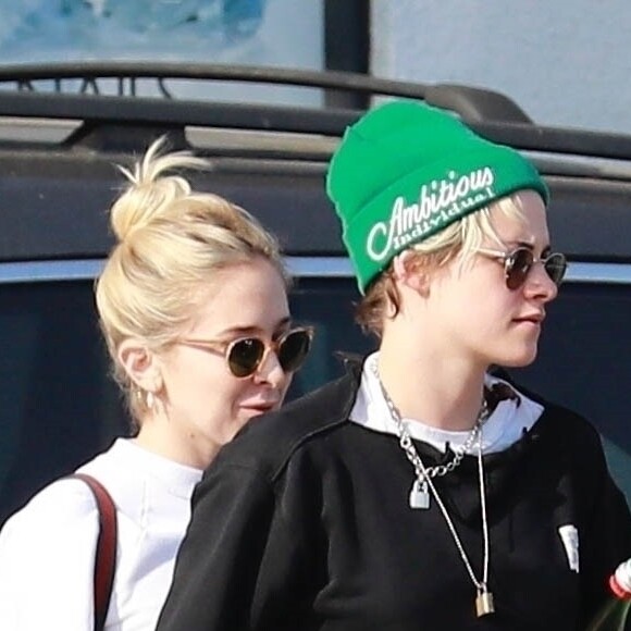 Exclusif - Kristen Stewart et sa compagne Sara Dinkin à la sortie d'un bar à ongles à Los Angeles, le 20 avril 2019.