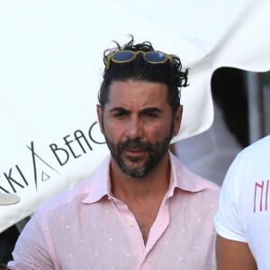 Eva Longoria, son mari José Baston et leur fils Santiago en vacances à la plage sur l'île de Saint-Barthélémy le 21 Avril 2019.