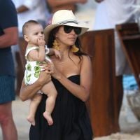 Eva Longoria : Détente totale avec son bébé et son mari à Saint-Barth