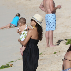 Eva Longoria, son mari José Baston et leur fils Santiago en vacances à la plage sur l'île de Saint-Barthélémy le 21 Avril 2019.