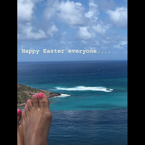 Eva Longoria bronze à Saint-Barthélemy. Instagram, le 21 avril 2019.