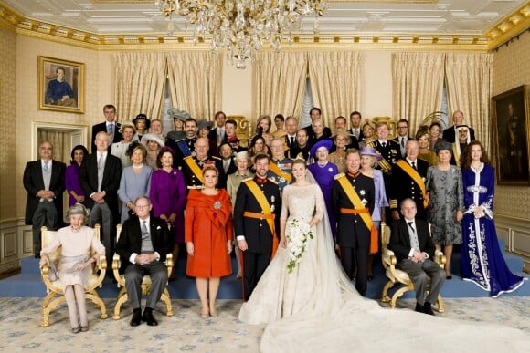 Le grand-duc Jean de Luxembourg (assis à gauche) le 20 octobre 2012 lors du mariage religieux du prince Guillaume de Luxembourg et de la comtesse Stephanie de Lannoy. Le grand-duc est mort dans la nuit du 22 au 23 avril 2019 à l'âge de 98 ans.