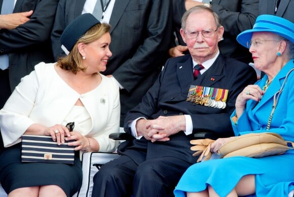 Le grand-duc Jean de Luxembourg, entouré de sa belle-fille la grande-duchesse Maria Teresa et de la reine Margrethe II de Danemark, le 6 juin 2014 à Ouistreham lors de la commémoration du 70e anniversaire du Débarquement, auquel il avait participé. Le grand-duc est mort dans la nuit du 22 au 23 avril 2019 à l'âge de 98 ans.
