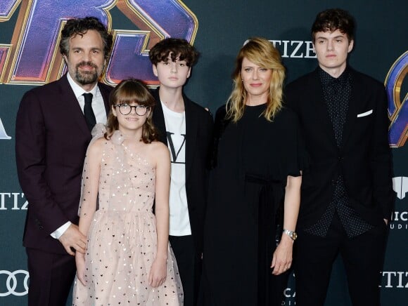 Mark Ruffalo avec sa femme Sunrise Coigney et ses enfants Keen, Bella et Odette - Avant-première du film "Avengers : Endgame" à Los Angeles, le 22 avril 2019.