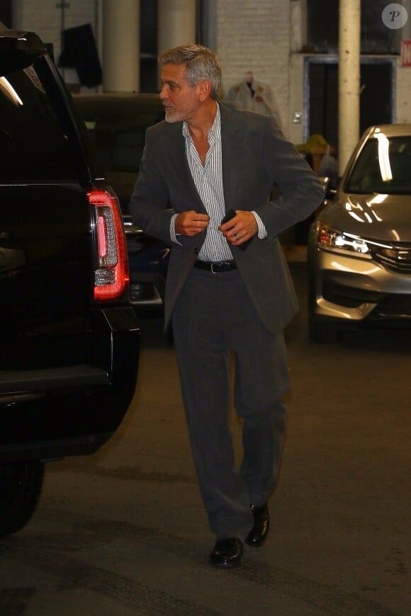 George Clooney et sa femme Amal Clooney arrivent à leur domicile après une longue journée de rendez-vous d'affaires à New York, le 25 avril 2019.