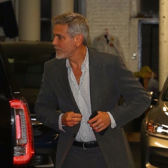 George Clooney et sa femme Amal Clooney arrivent à leur domicile après une longue journée de rendez-vous d'affaires à New York, le 25 avril 2019.