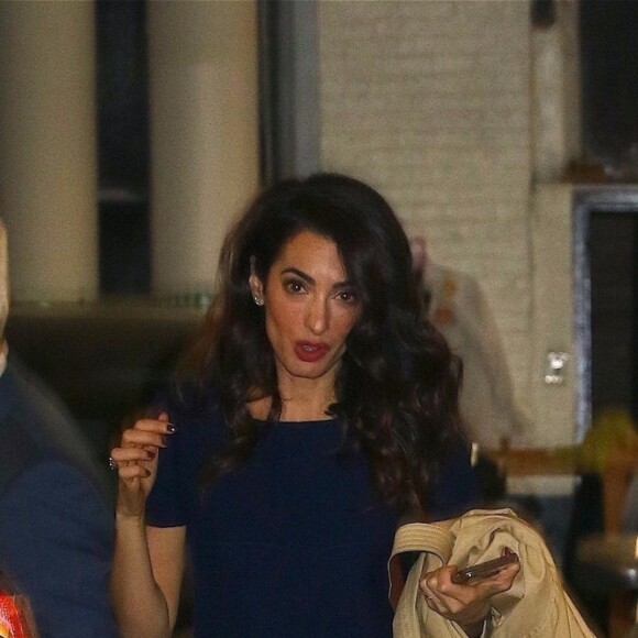 George Clooney et sa femme Amal Clooney arrivent à leur domicile après une longue journée de rendez-vous d'affaires à New York, le 25 avril 2019.