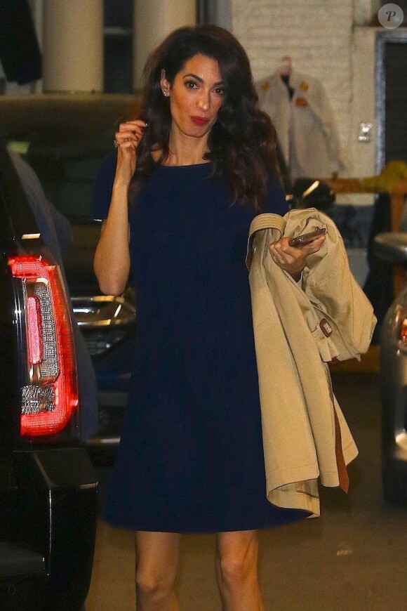 George Clooney et sa femme Amal Clooney arrivent à leur domicile après une longue journée de rendez-vous d'affaires à New York, le 25 avril 2019.