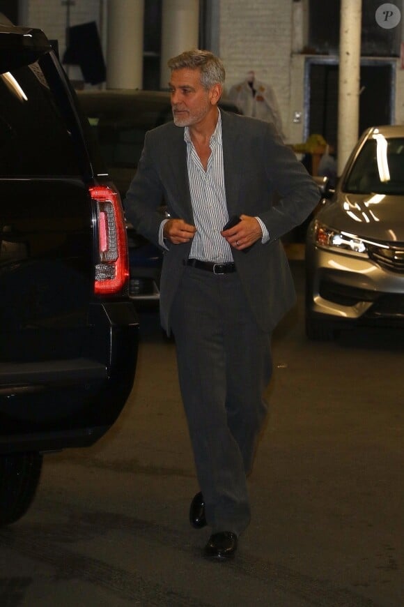 George Clooney et sa femme Amal Clooney arrivent à leur domicile après une longue journée de rendez-vous d'affaires à New York, le 25 avril 2019.