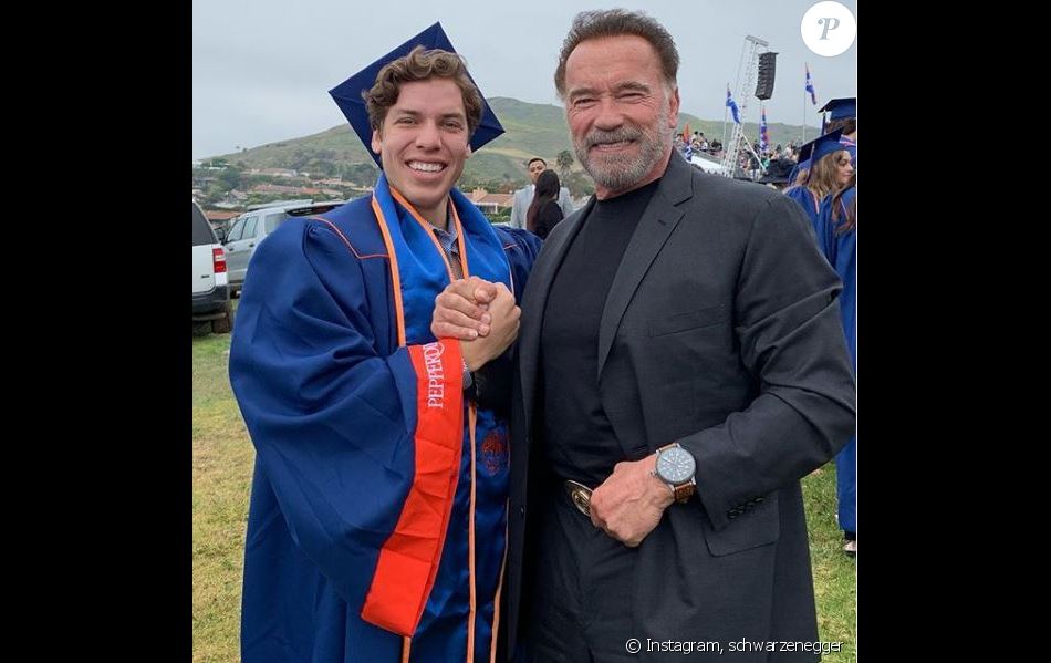 Arnold Schwarzenegger et son fils Joseph, à sa remise de ...