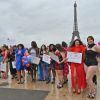 Défilé du collectif "The All Sizes Catwalk" sur le parvis du Trocadéro à Paris. Le 28 avril 2019 Elles défilent en lingerie au pied de la Tour Eiffel pour bousculer les marques. Pour la deuxième année consécutive, la mannequin Georgia Stein et ses consoeurs, sous le nom de "The All Sizes Catwalk", une quarantaine de femmes aux morphologies différentes, se réunissent sur le parvis du Trocadéro, à Paris, pour réclamer des podiums qui leur ressemblent. © Francis Petit / Bestimage
