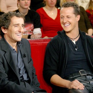 Alain Prost et Michael Schumacher sur le plateau de "Vivement dimanche" en 2004.