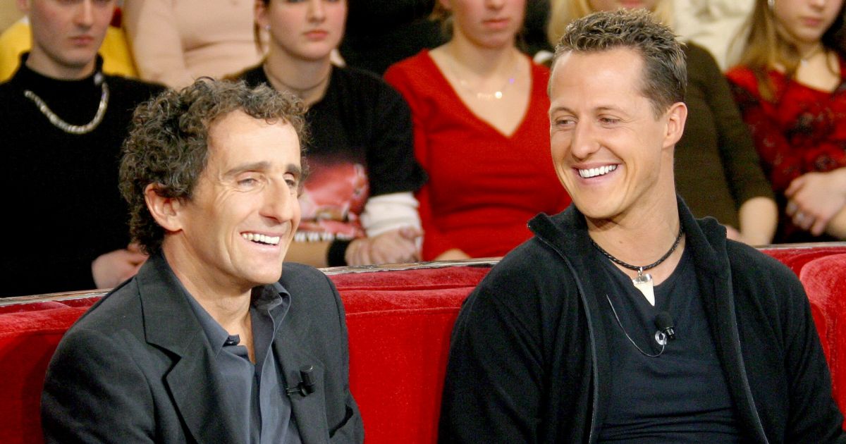 Alain Prost et Michael Schumacher sur le plateau de Vivement dimanche en  2004. - Purepeople