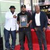 John Singleton avec Ice Cube lors de l'inauguration de l'étoile de l'acteur sur le "Walk of Fame" à Hollywood le 12 juin 2017.