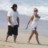 Pamela Anderson et son mari Rick Salomon passent une journée sur une plage à Hawaii Le 27 décembre 2014