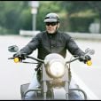 George Clooney fait un tour de moto à Los Angeles le 14 septembre 2008